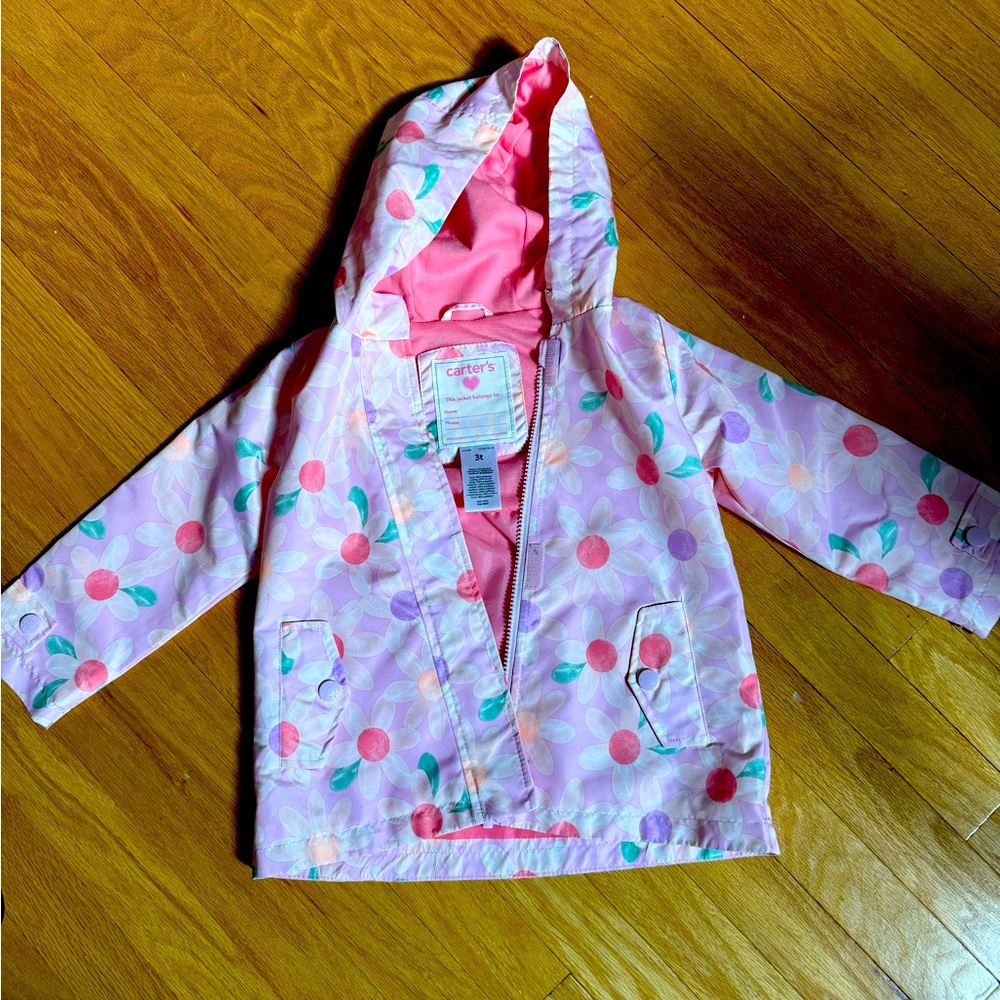 Carter’s rain coat. Floral design. Water resistant. Size 3T. In great condition.